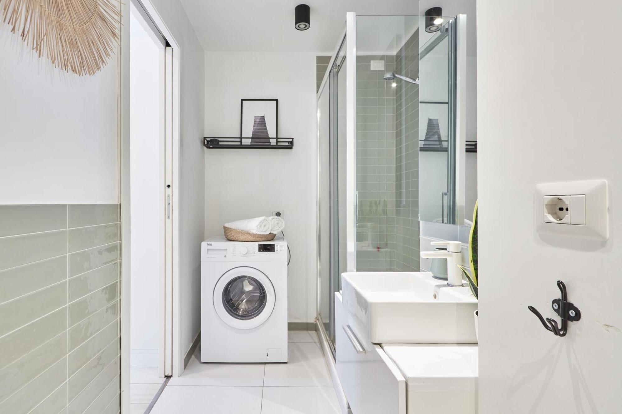 Elegante Minimal Dai Tocchi Botanici Apartment Mailand